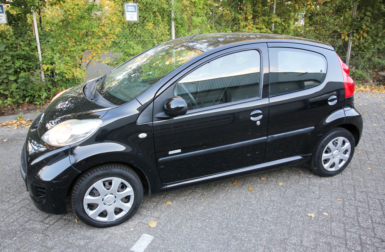 Peugeot 107 - 1.0-12V Millesim 200 5-deurs Airco 35dkm!  Elektrische ramen Centrale vergrendeling - AutoWereld.nl