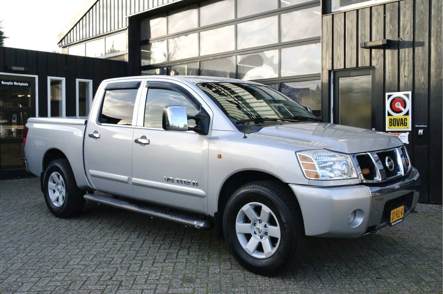 Nissan Titan - V8 5.5 317 PK | Youngtimer | NL-Auto | Trekhaak | Cruise - AutoWereld.nl