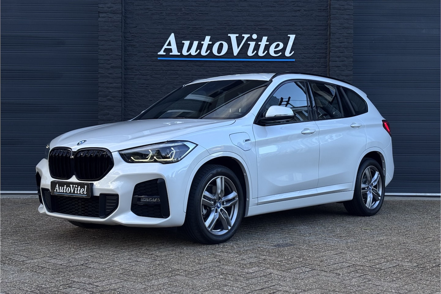BMW X1 - xDrive25e M-Sport | Sportstoelen | Stoelverwarming | Camera | Apple Carplay - AutoWereld.nl