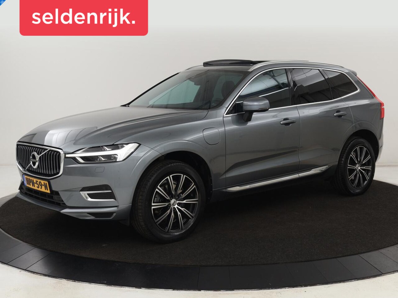 Volvo XC60 - 2.0 T8 Twin Engine AWD Inscription | Panoramadak | Trekhaak | Leder | Stoelverwarming | Ca - AutoWereld.nl