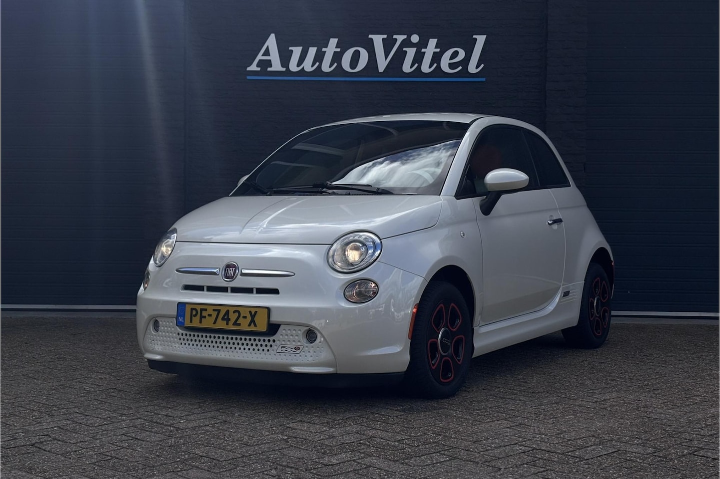 Fiat 500e - 24kwh | Leder | Stoelverwarming | Cruise | PDC - Achter - AutoWereld.nl