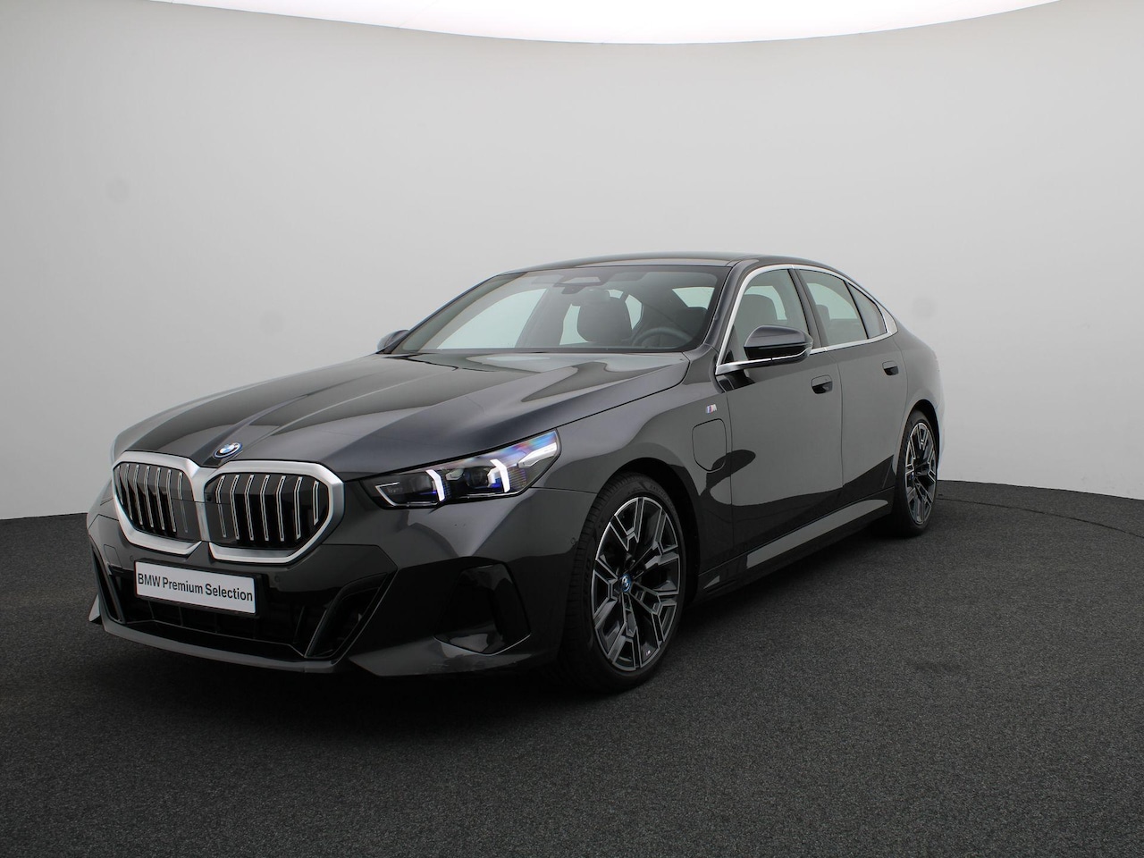 BMW 5-serie - Sedan 530e M Sportpakket | Innovation Pack | Panoramadak | Driving Assist. Prof. | Comfort - AutoWereld.nl