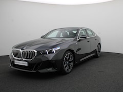 BMW 5-serie - Sedan 530e M Sportpakket | Innovation Pack | Panoramadak | Driving Assist. Prof. | Comfort