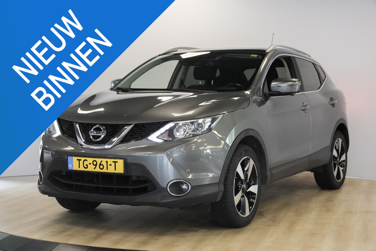 Nissan Qashqai - 1.2 N-Connecta | Trekhaak | Navi | 4 nieuwe banden - AutoWereld.nl
