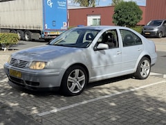 Volkswagen Bora - 2.8 V6 204PK 4Motion Highline Cruise Clima