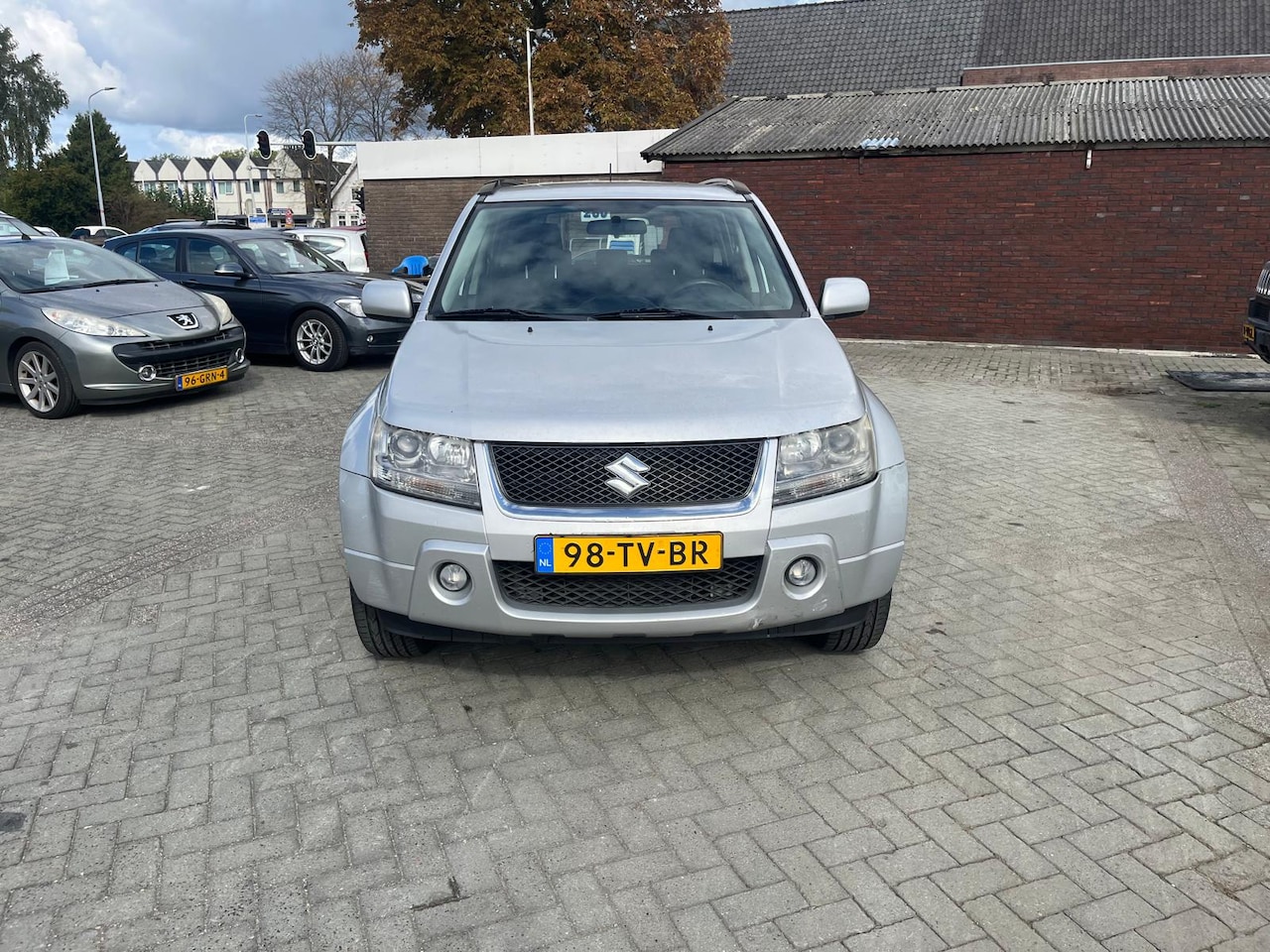 Suzuki Grand Vitara - 2.0-16V Exclusive airco trekhaak lm velgen - AutoWereld.nl