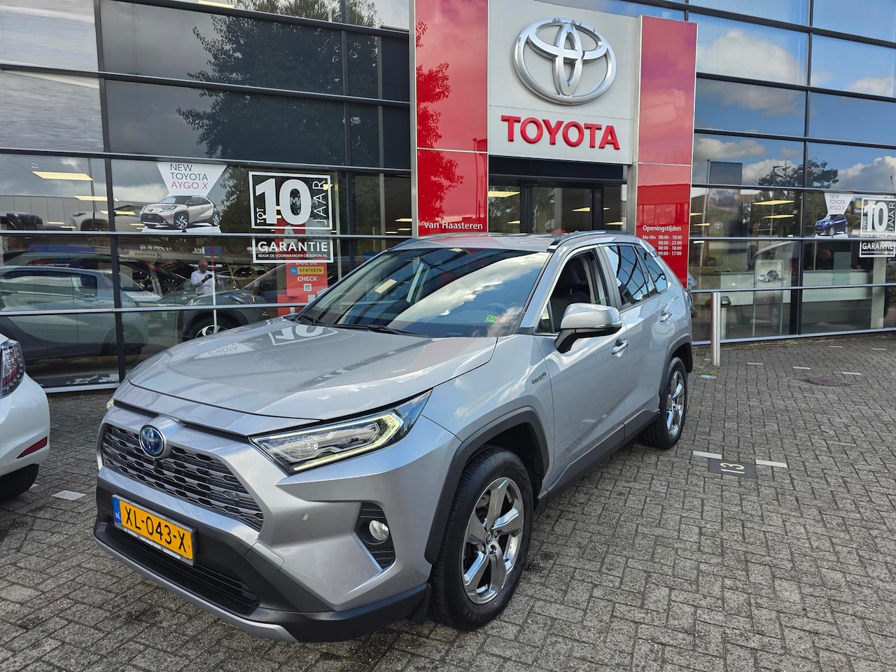 Toyota RAV4 - 2.5 Hybrid 218pk CVT Executive - AutoWereld.nl