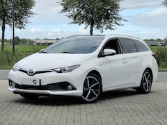 Toyota Auris Touring Sports - 1.8 Hybrid Edition S+ | Panorama | Camera | Navi | Stoelverwarming | Trekhaak