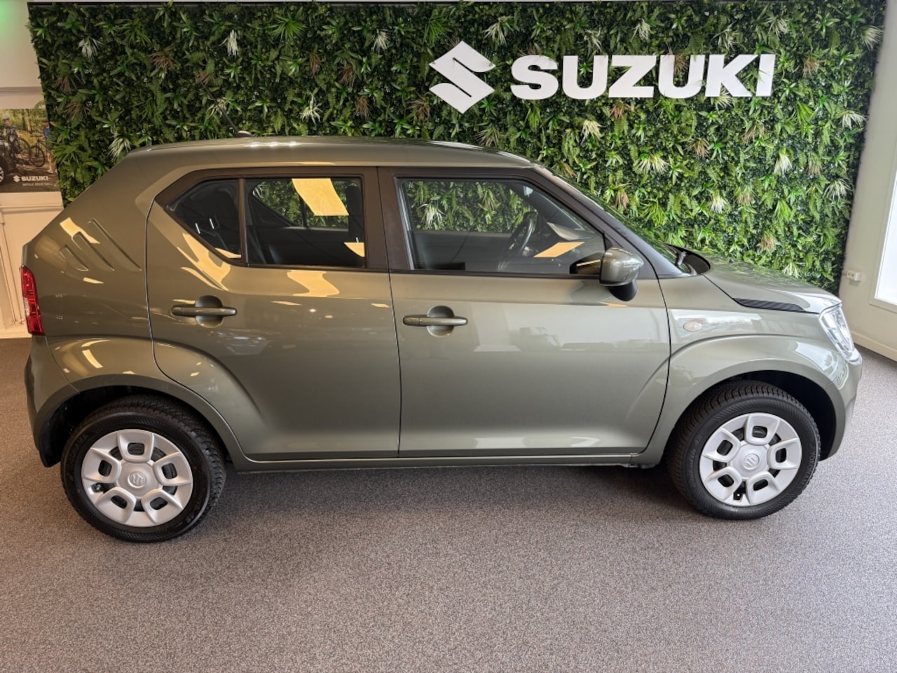 Suzuki Ignis - 1e eig. 5-pers. Schadevrij Hy 1.2 SH Comfort Airco All seasons Handsfree bellen - AutoWereld.nl