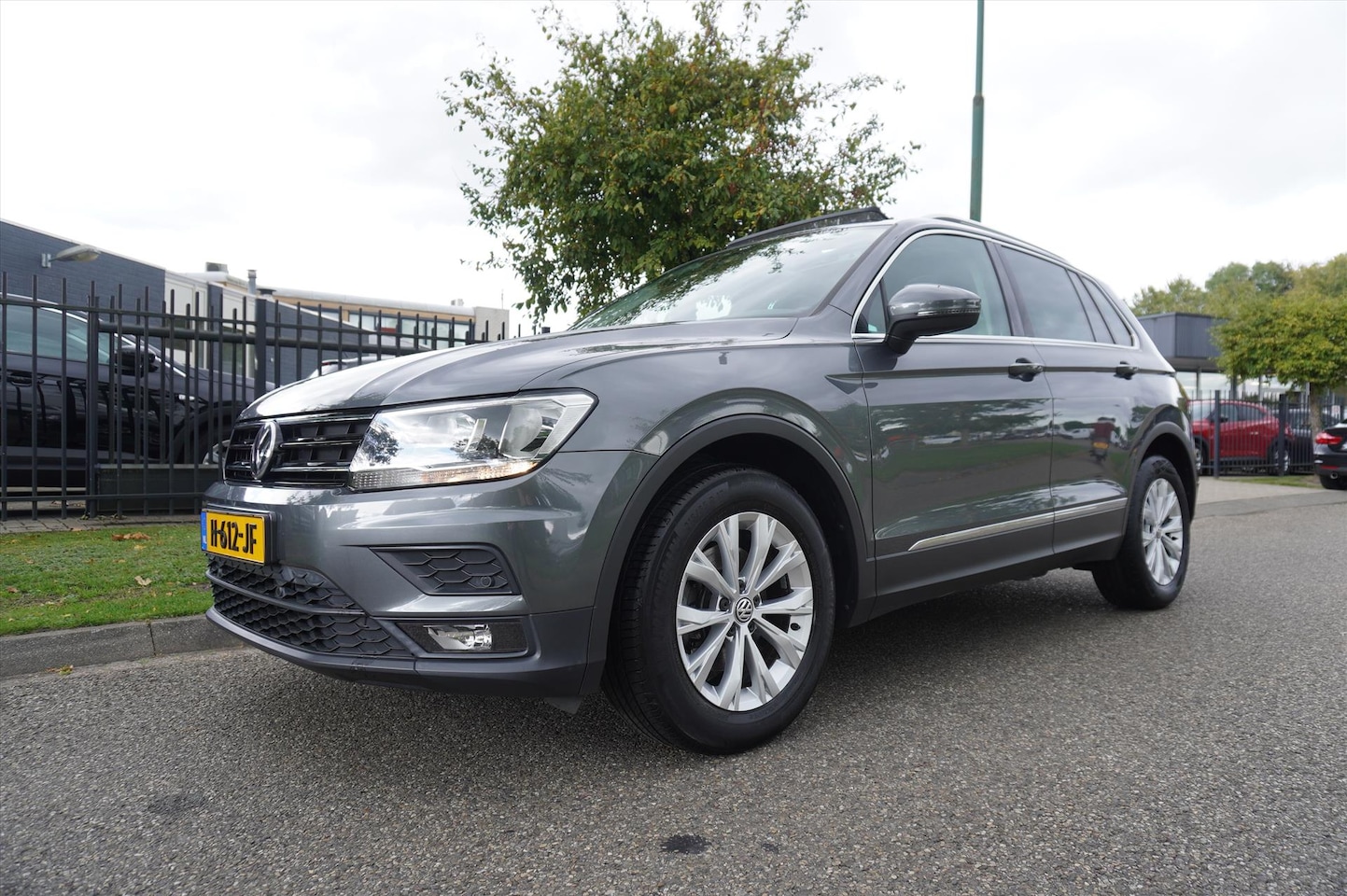 Volkswagen Tiguan - 1.5 TSI 130pk Comfortline Buss Advance P-dak Navi - AutoWereld.nl