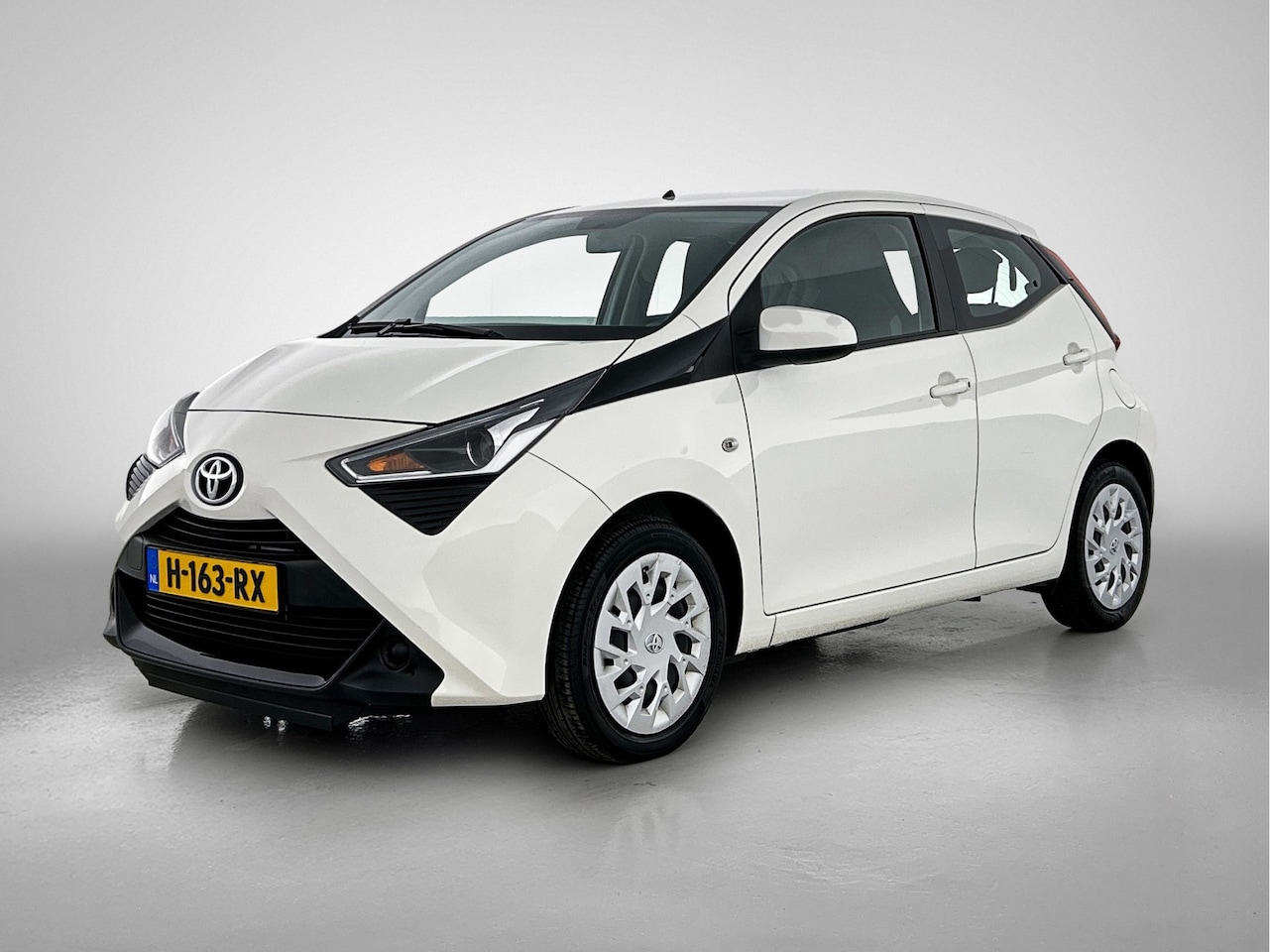 Toyota Aygo - 1.0 VVT-i x-play | Airco | Camera | - AutoWereld.nl