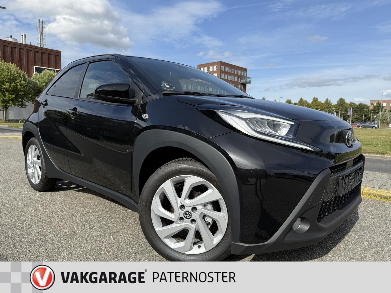 Toyota Aygo X - 1.0 VVT-i MT Nieuw / 17'' LMV / Carplay / Stoelverwarming - AutoWereld.nl