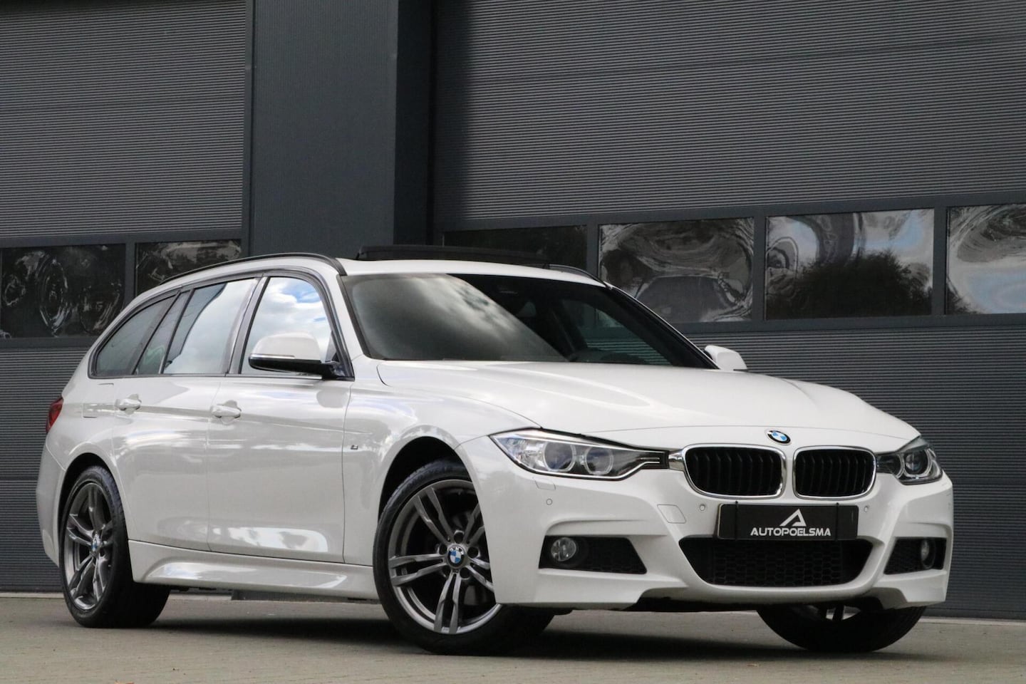 BMW 3-serie Touring - 320d xDrive M Sport Headup Panodak Trekhaak F1 Schakeling ShadowLine 184PK Sportzetels Led - AutoWereld.nl