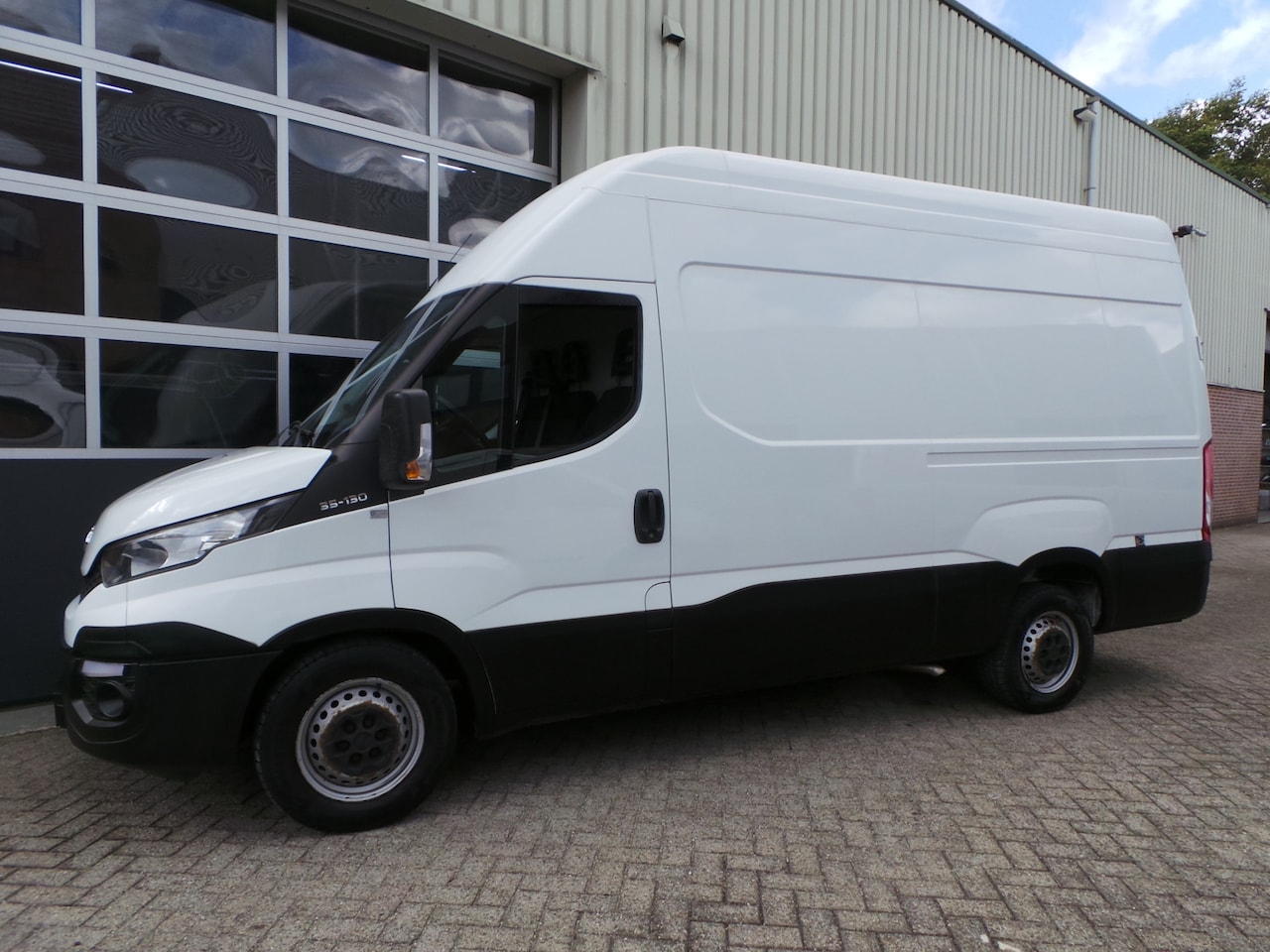 Iveco Daily - 35S13V 2.3 352 H3 L2 Koelwagen, Airco,3persoons, met oprijplaat - AutoWereld.nl