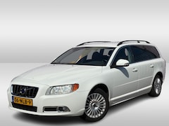 Volvo V70 - 2.0 D3 Momentum / Nieuwe distr.riem / Trekhaak / Leder / Navigatie / Parkeerhulp achter /