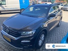 Volkswagen T-Roc - 1.5 TSI 150 pk Style 7-DSG | Trekhaak | Cruise control adaptief | Parkeersensoor achter |