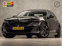BMW 5-serie - 530e M Sport 300Pk Automaat (SCHUIFDAK, M PAKKET, LUCHTVERING, HEAD-UP DISPLAY, COMFORTSTO