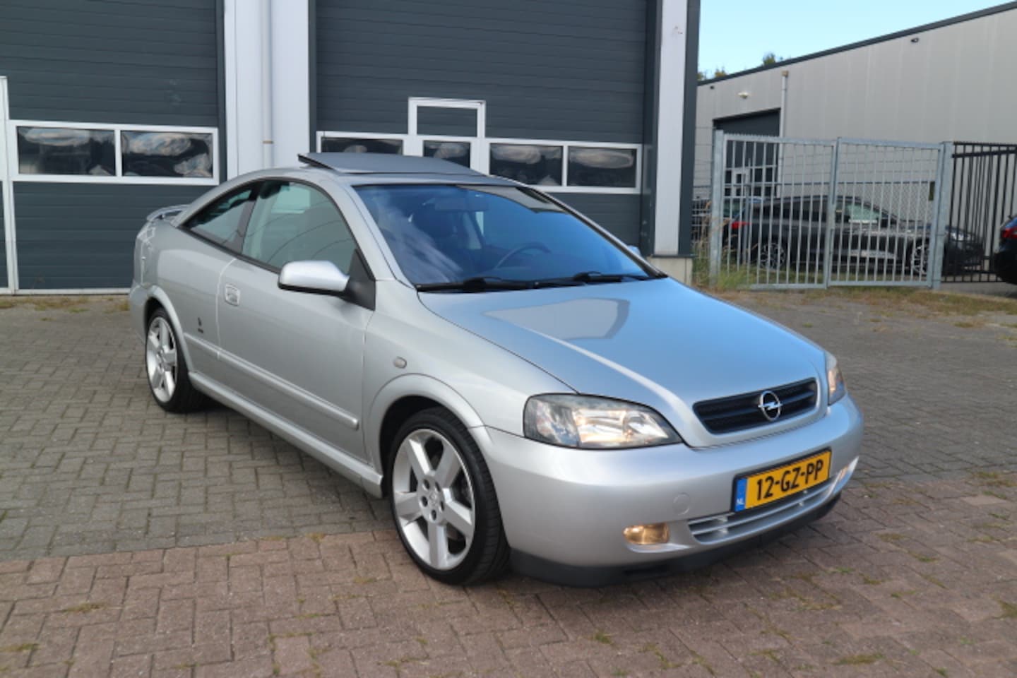 Opel Astra Coupé - 2.0-16V Turbo LIEFHEBBERSAUTO - AutoWereld.nl