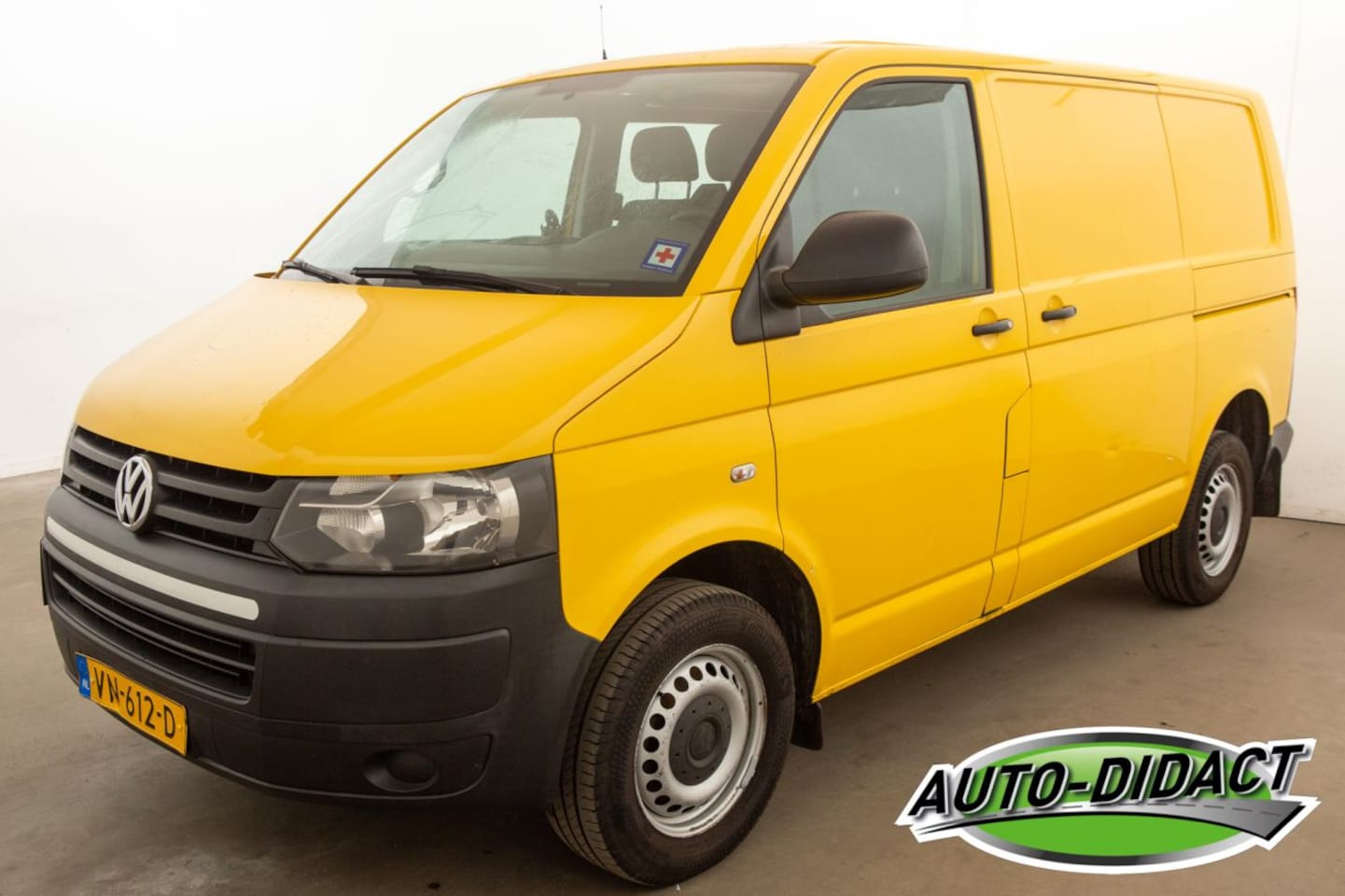 Volkswagen Transporter - 2.0 TDI L1H1 BM 2.0 TDI L1H1 BM Airco - AutoWereld.nl