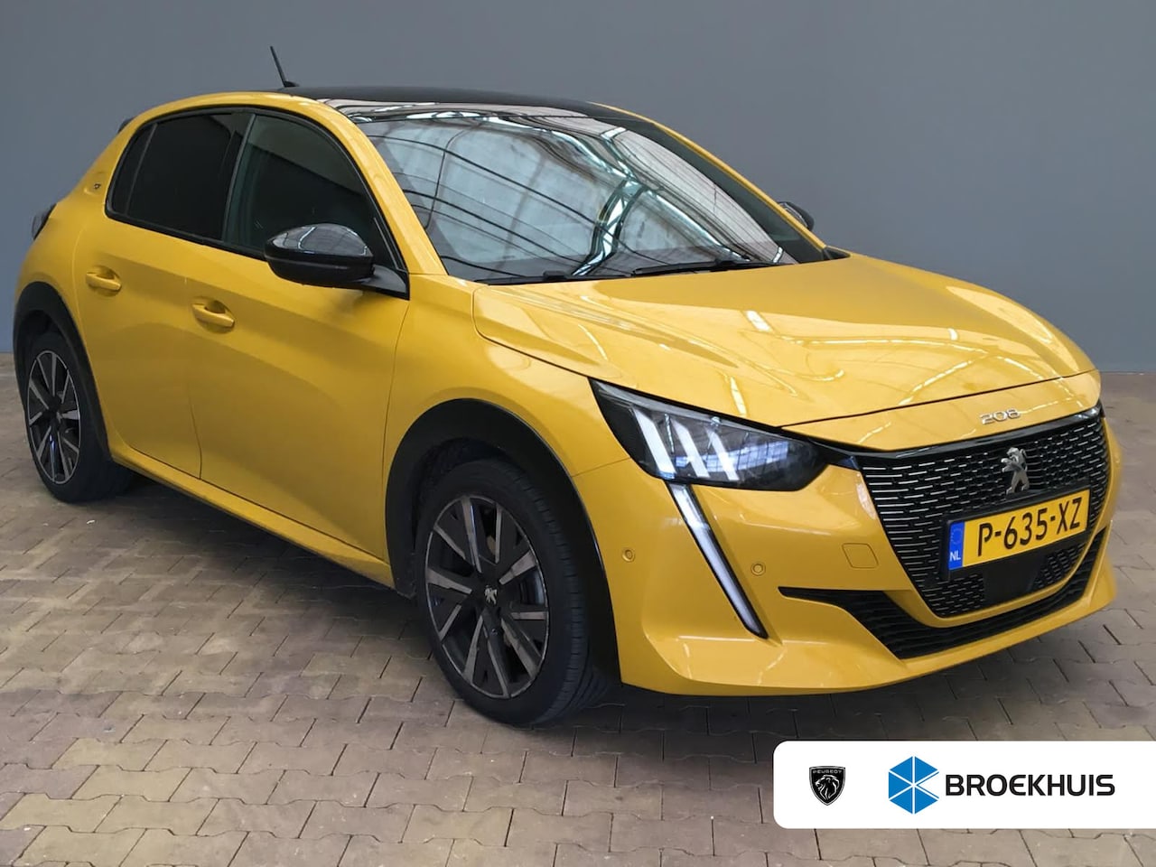 Peugeot 208 - 1.2 PureTech GT Panorama Dak | Sportstoelen | 17" Lichtmetaal | Parkeersensoren | Digitaal - AutoWereld.nl