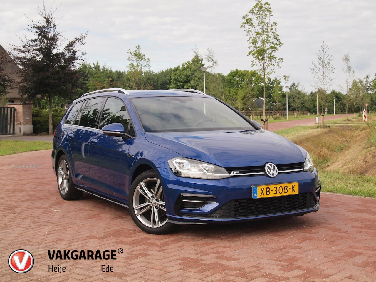 Volkswagen Golf Variant - 1.5 TSI Highline Business R | Lapiz Blue Metallic | Trekhaak | NL-Auto | Virtual Cockpit | - AutoWereld.nl