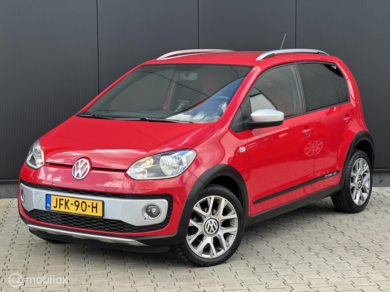 Volkswagen Up! - 1.0 cross up! | AIRCO | NAVI |STOELVERWARMING | - AutoWereld.nl