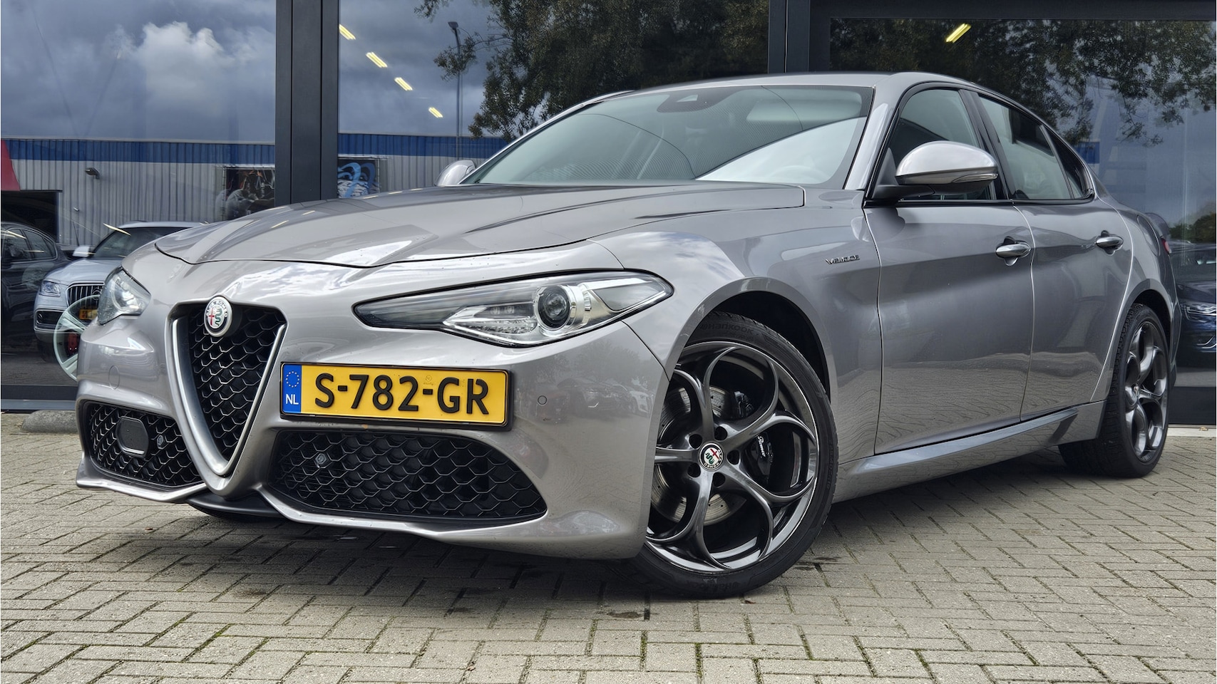 Alfa Romeo Giulia - 2.0 T AWD Veloce + 19inch + CAMERA + VOLLEER + SPORTSTOELEN + XENON - AutoWereld.nl