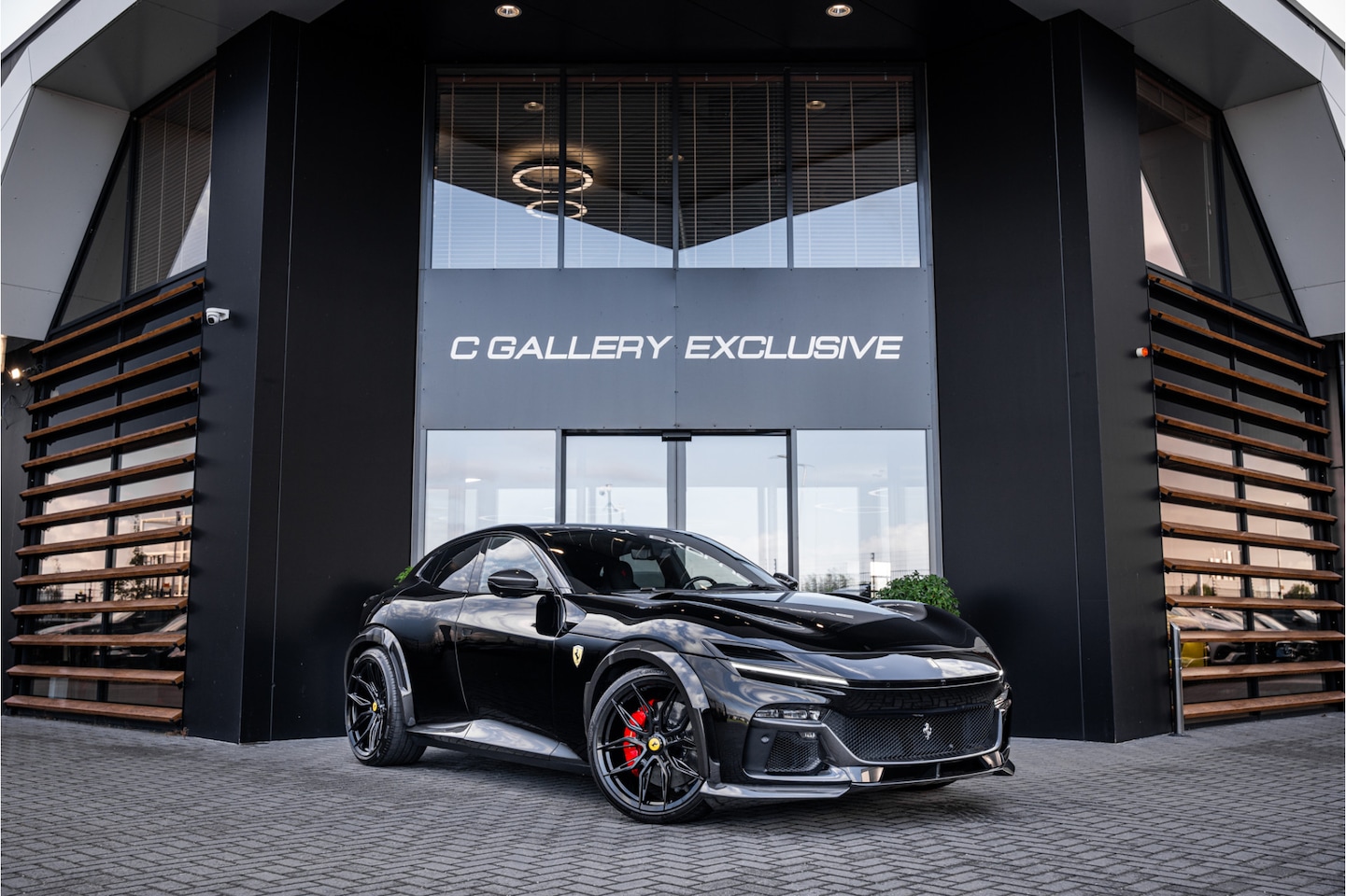 Ferrari Purosangue - Esteso 6.5 V12 - Novitec | 755pk | Carbon | Panorama | Stoelmassage & Koeling - AutoWereld.nl