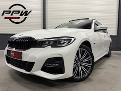 BMW 3-serie Touring - 330e M-Sport PANO/TREKHAAK/CAMERA/ALCANTARA-LEER/SFEER/CARPLAY/STOEL+STUURVERWARMING/STAND