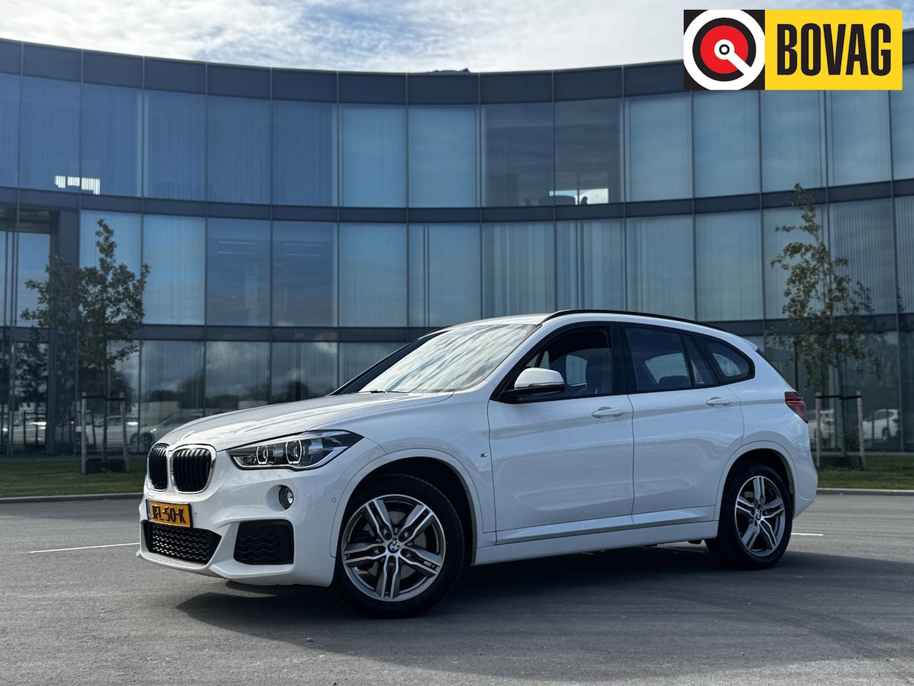 BMW X1 - xDrive20i High Executive M-Sport, Camera, alcantara, trekhaak - AutoWereld.nl
