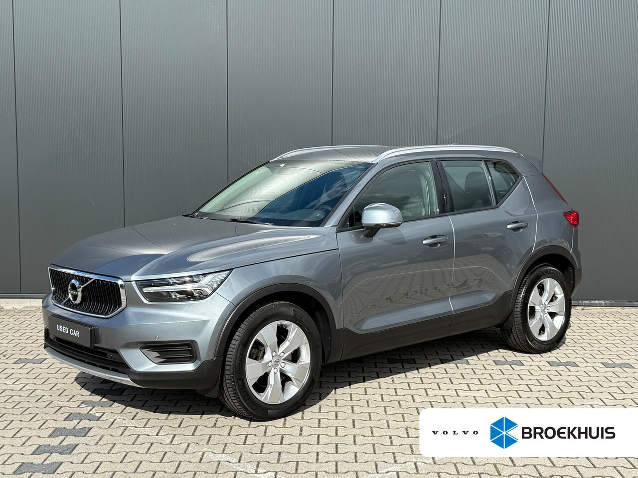Volvo XC40 - 2.0 T4 Momentum | Camera | Stoelverwarming | Trekhaak | Keyless | 4 Cilinder | Parkeersens - AutoWereld.nl