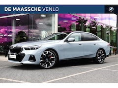 BMW 5-serie - 550e xDrive M Sport Automaat / Panoramadak / Trekhaak / Adaptief onderstel / Stoelventilat