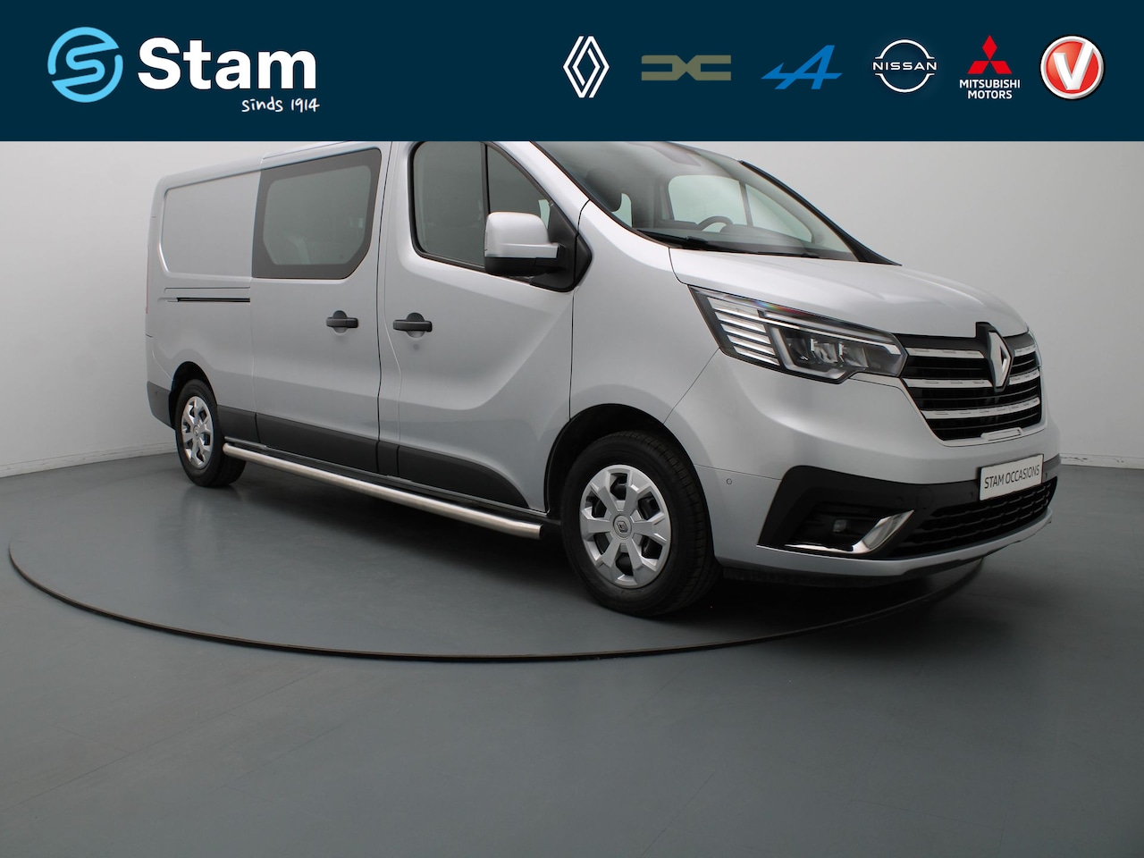 Renault Trafic - 2.0 dCi 150pk T29 L2H1 DC Work Edition Automaat Camera | Cruise | Navi | Parkeersens. v+a - AutoWereld.nl