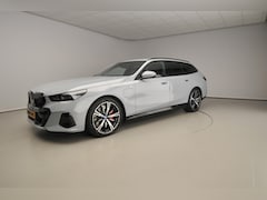 BMW 5-serie Touring - 530e | M-Sportpakket | LED | HUD | Trekhaak | Active cruise | Keyles go | DAB | Harman-kar