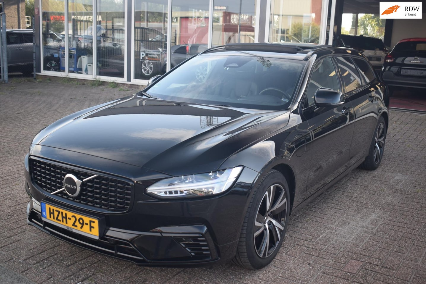 Volvo V90 - 2.0 T6 AWD 398 PK Twin Engine Recharge Plug-in Hybrid R Design|Panoramadak|Harman kardon|E - AutoWereld.nl