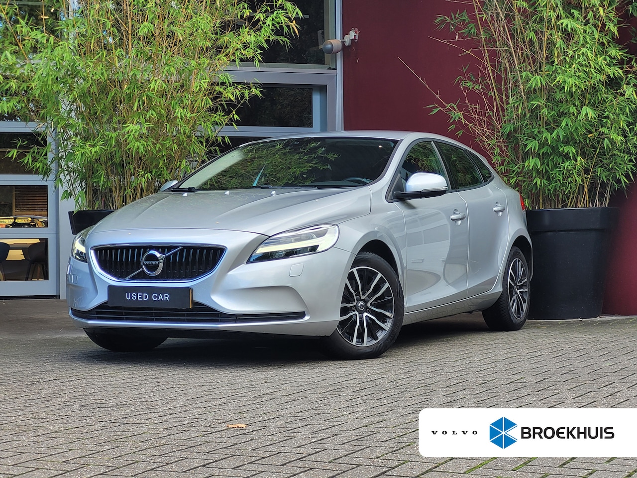 Volvo V40 - 2.0 T2 Nordic+ | Standkachel | Stoelverwarming | Trekhaak | Parkeersensoren | Cruise Contr - AutoWereld.nl