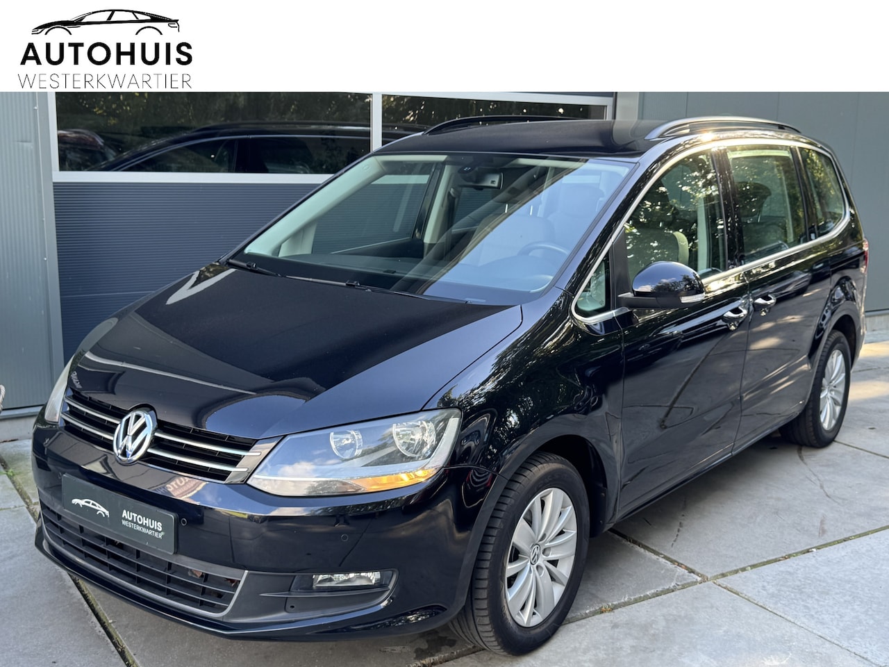 Volkswagen Sharan - 1.4 TSI 150pk H6 5 zits Comfortline Climatronic Navigatie Trekhaak - AutoWereld.nl