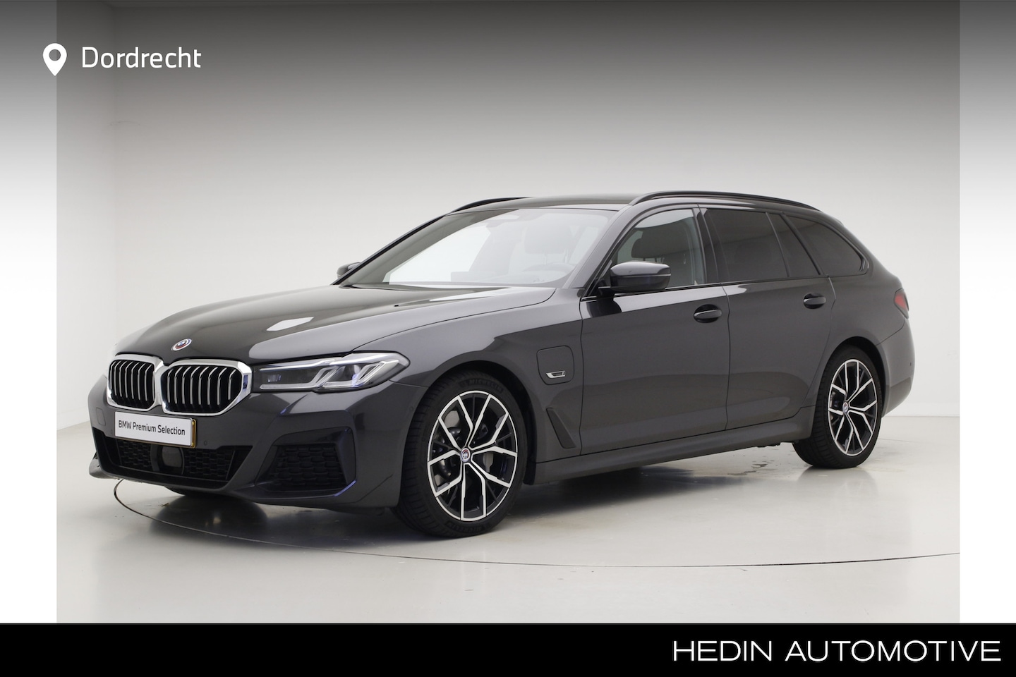 BMW 5-serie Touring - 530e M-Sport | Panorama | Comfortzetels | Head-Up | High Executive | Laser | 2023 | 2 jaar - AutoWereld.nl