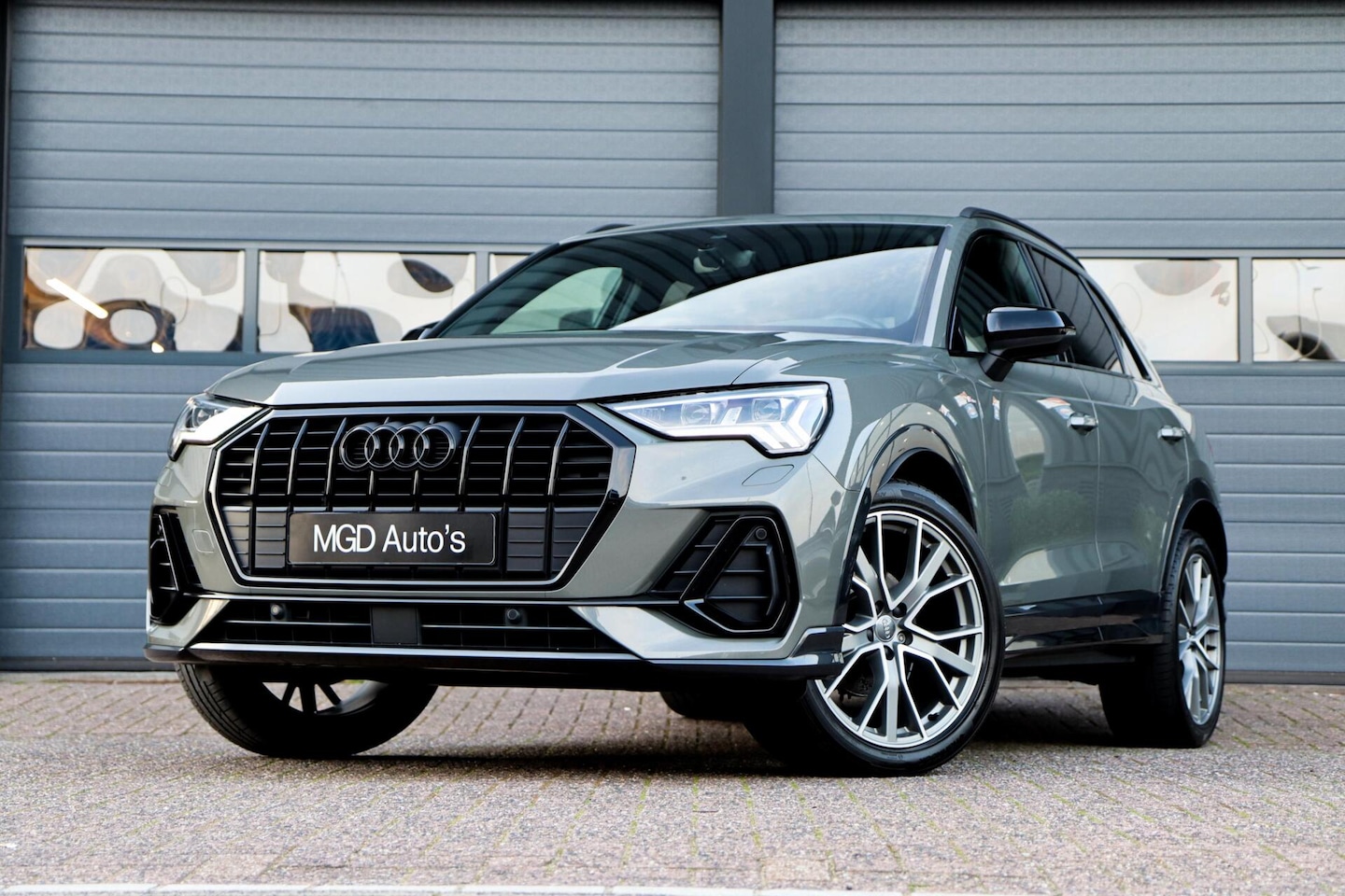 Audi Q3 - 35 TFSI S-Line Black Pakket /LED/SFEERVERL./ACC/PDC V+A/TREKHAAK/CARPLAY/ELEK. KLEP! - AutoWereld.nl