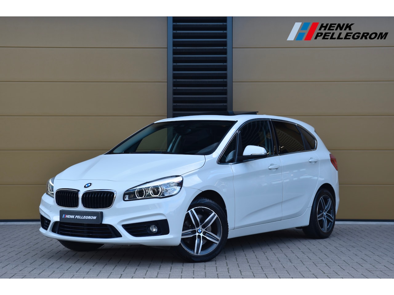 BMW 2-serie Active Tourer - 218i Sportline * Sportstoelen * Panoramadak * LED * - AutoWereld.nl