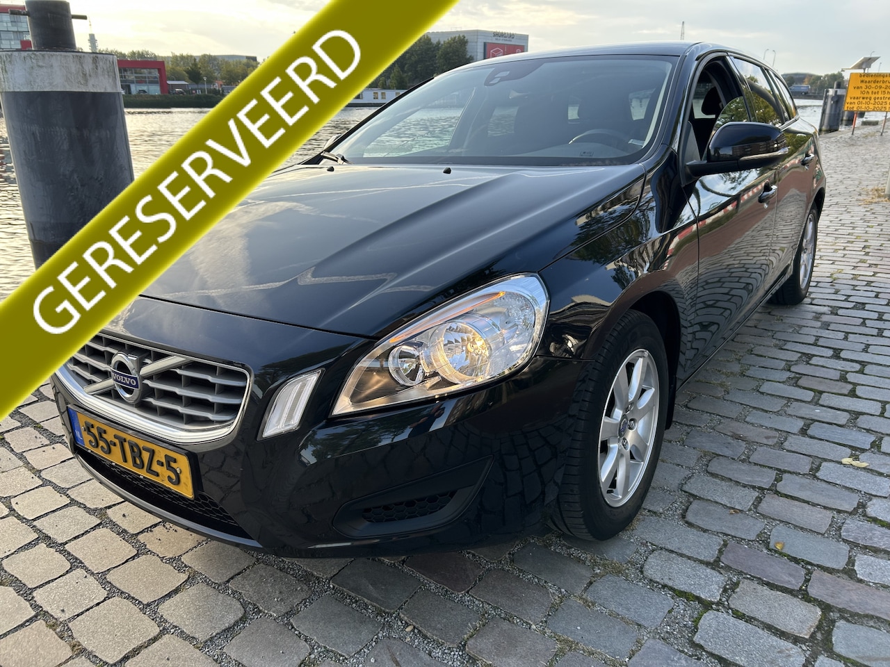 Volvo V60 - 1.6 T3 Kinetic airco/ecc apk keurige auto - AutoWereld.nl