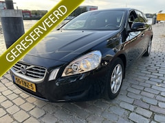 Volvo V60 - 1.6 T3 Kinetic airco/ecc apk keurige auto