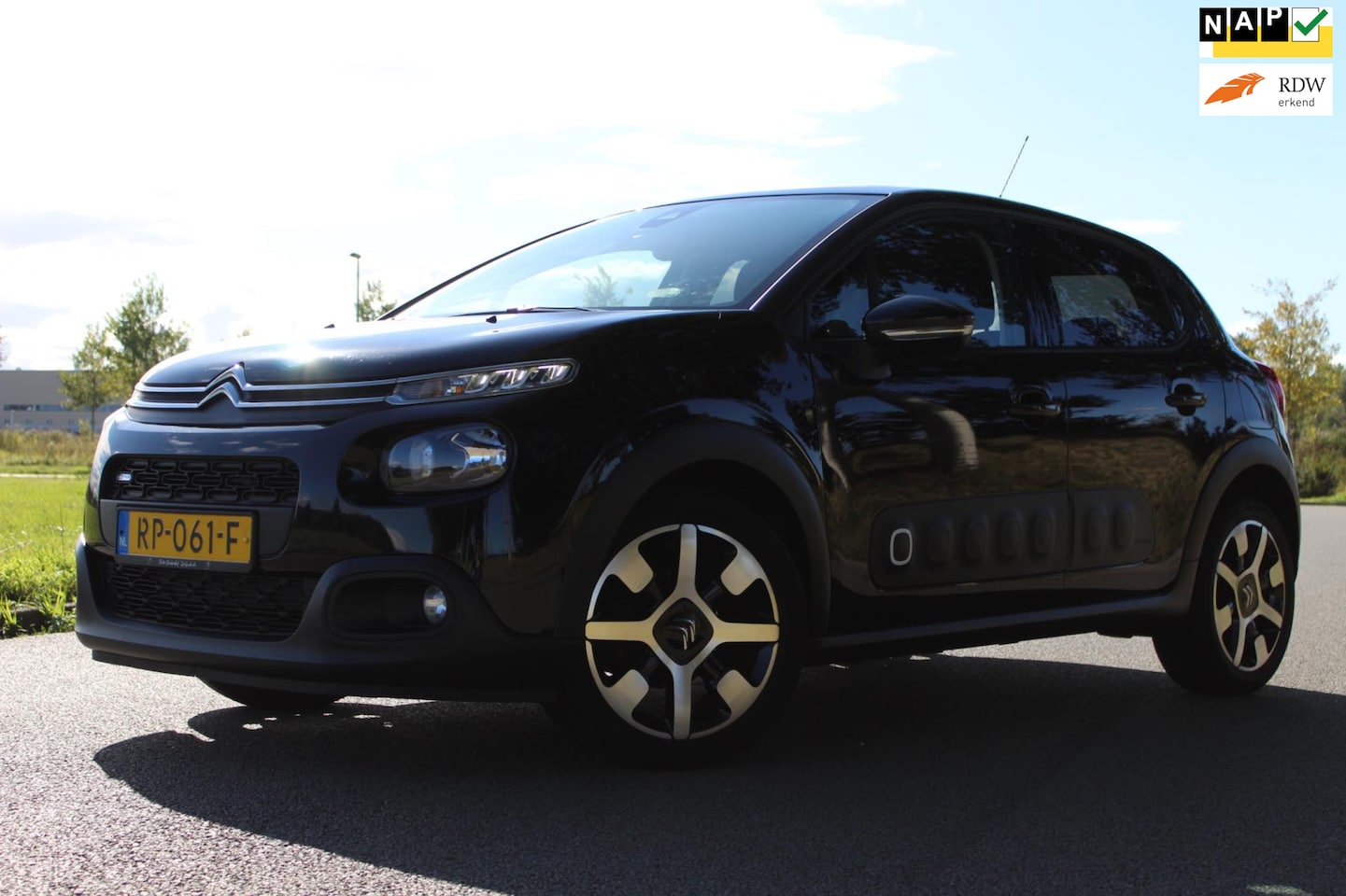 Citroën C3 - 1.2 PureTech Shine 82 pk | 1e EIGENAARS AUTO | NAVIAGTIE | ACHTERUITRIJCAMERA | CLIMATE CO - AutoWereld.nl