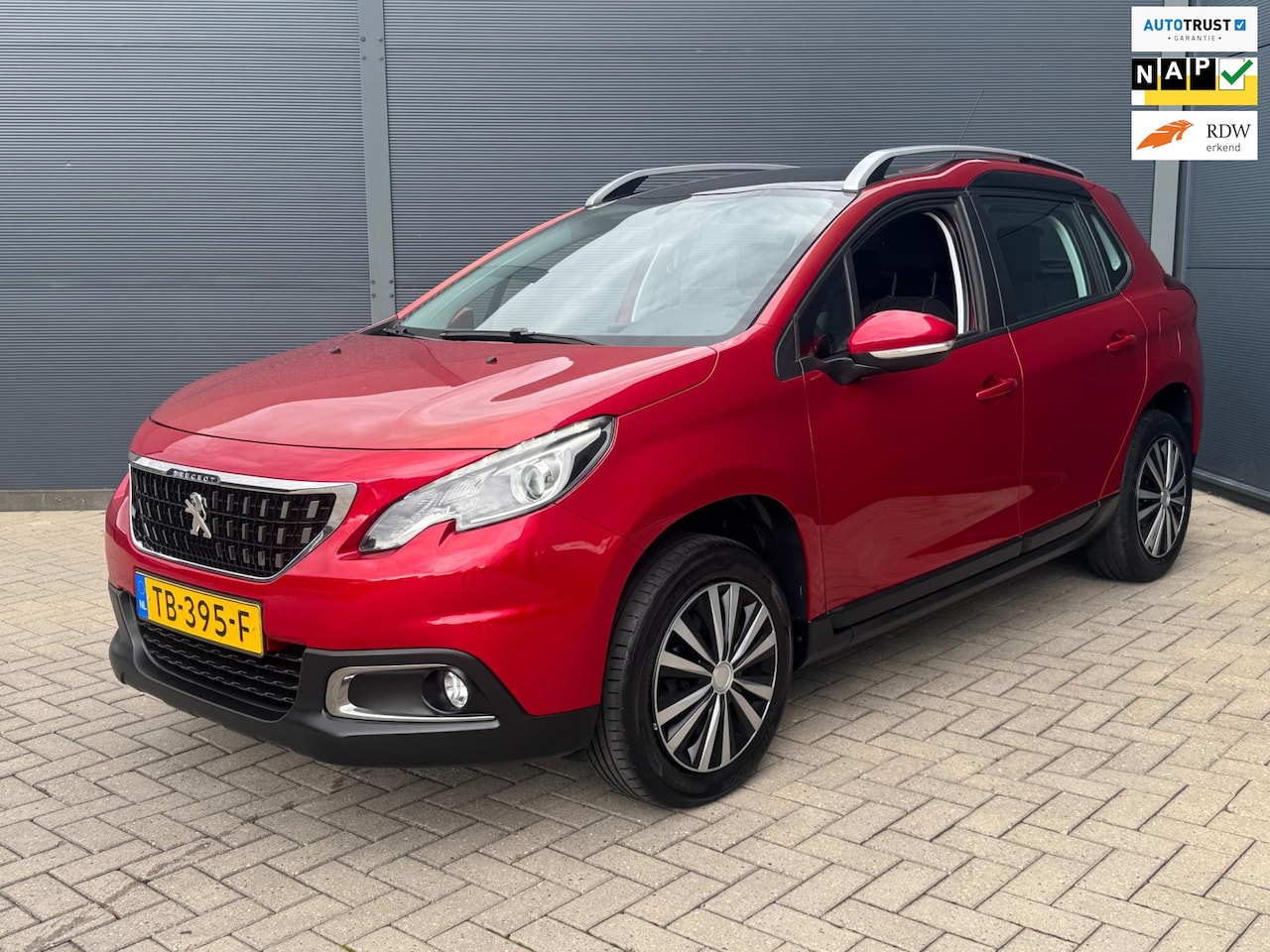 Peugeot 2008 - 1.2 PureTech / Navi / Pano / Trekhaak - AutoWereld.nl