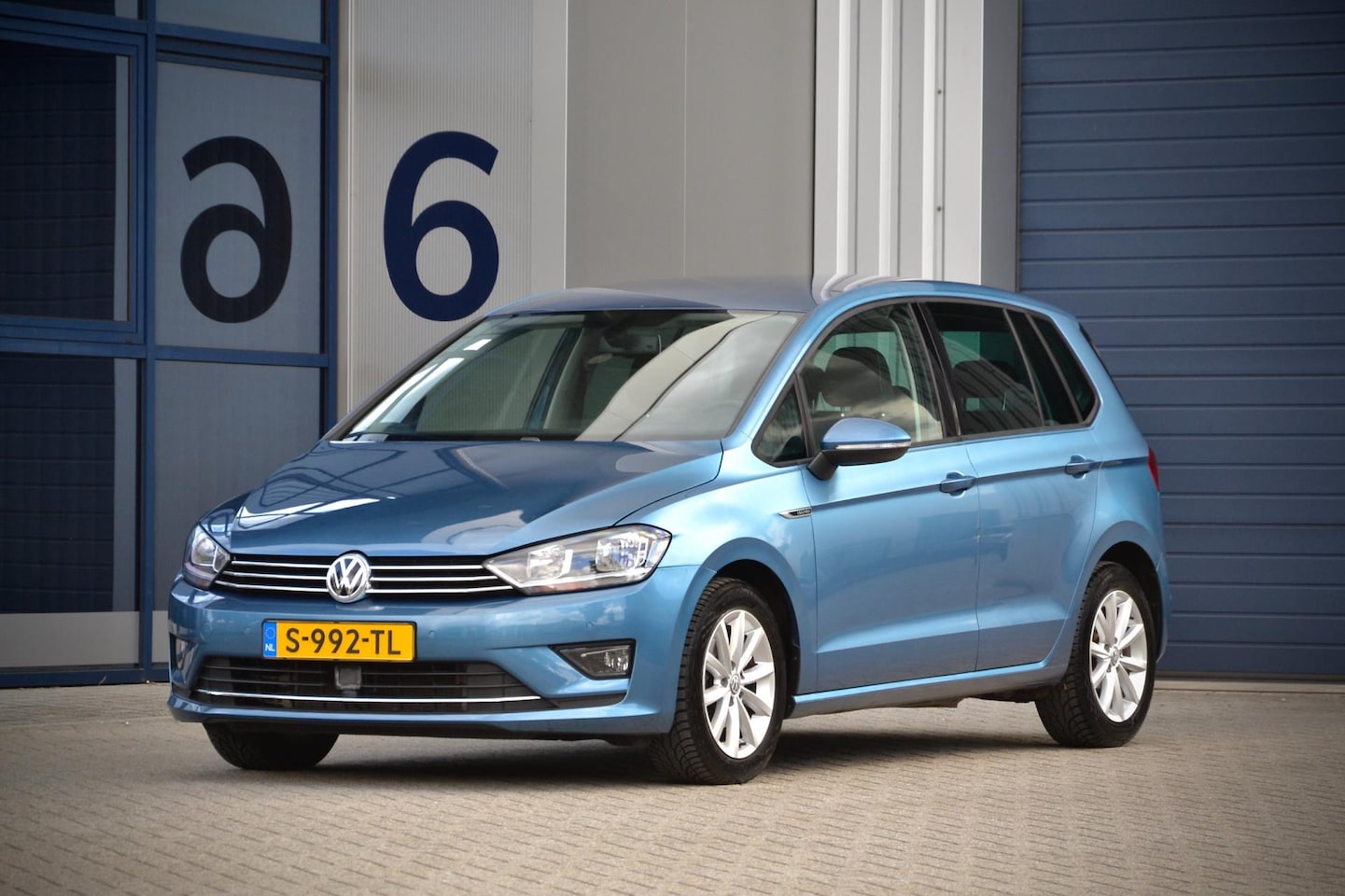 Volkswagen Golf Sportsvan - 1.2 TSI Lounge / Clima / Stoelverw. / Trekhaak / Cruise Control / PDC - AutoWereld.nl