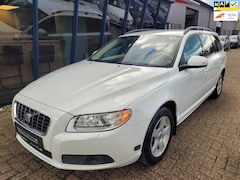 Volvo V70 - 2.5FT Momentum Automaat H.LEER / XENON / TREKHAAK