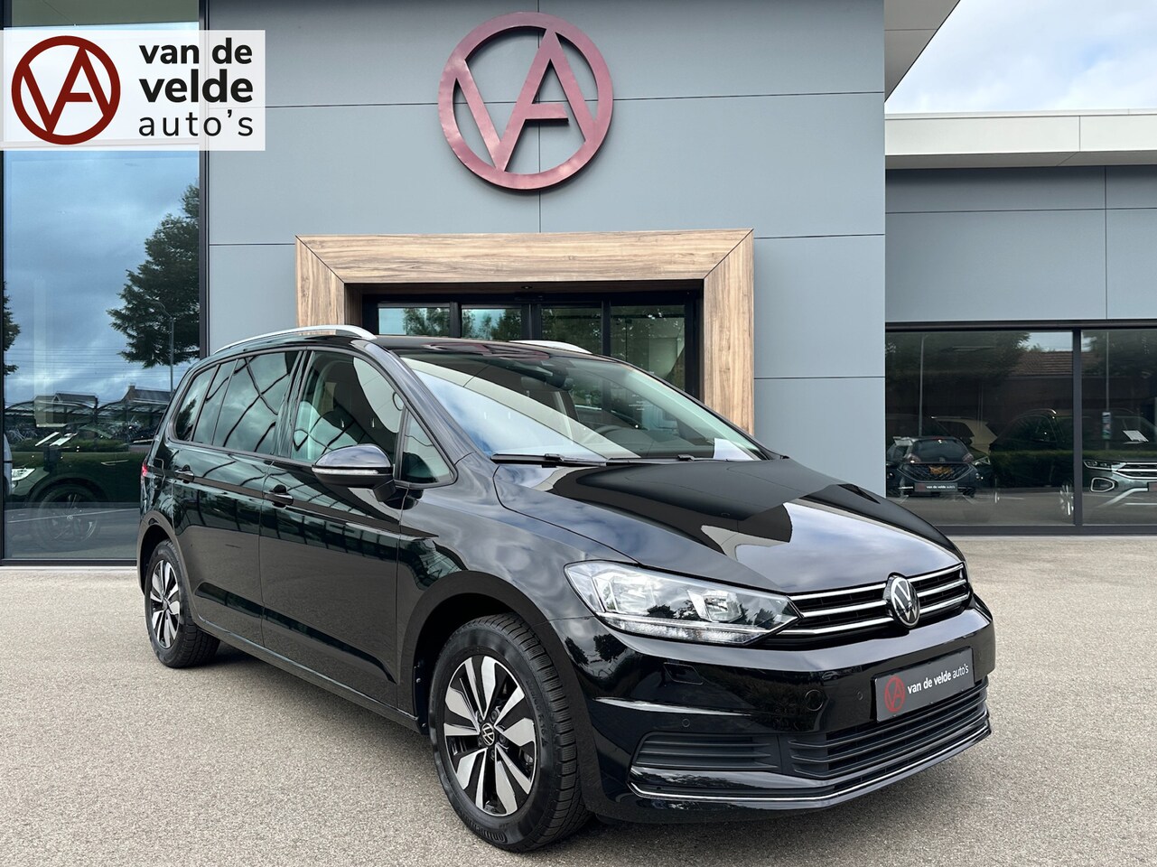 Volkswagen Touran - 1.5 TSI Comfortline 7-persoons | Keyless | Navi | Camera | Dode hoek | Rijklaar incl. gara - AutoWereld.nl