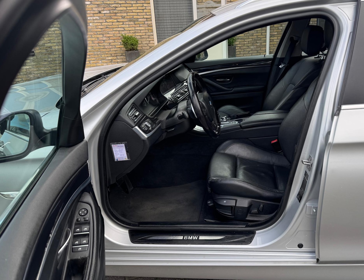 BMW 5-serie Touring - 520i High Executive Bj 2013 Automaat Zeer nette auto - AutoWereld.nl