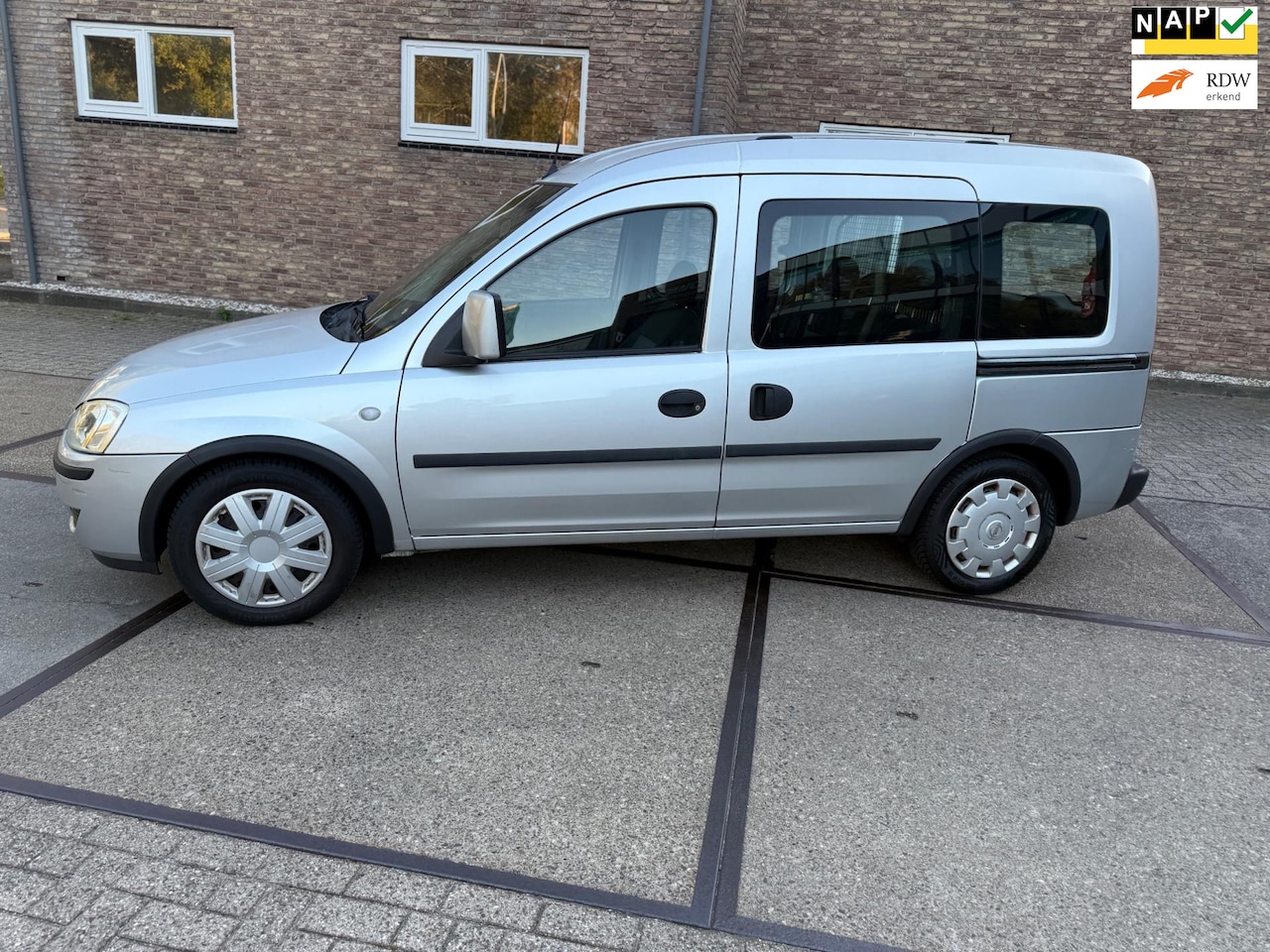 Opel Tour - 1.4-16V Essentia 1.4-16V Essentia ((( NIEUWE APK/ AIRCO))) - AutoWereld.nl