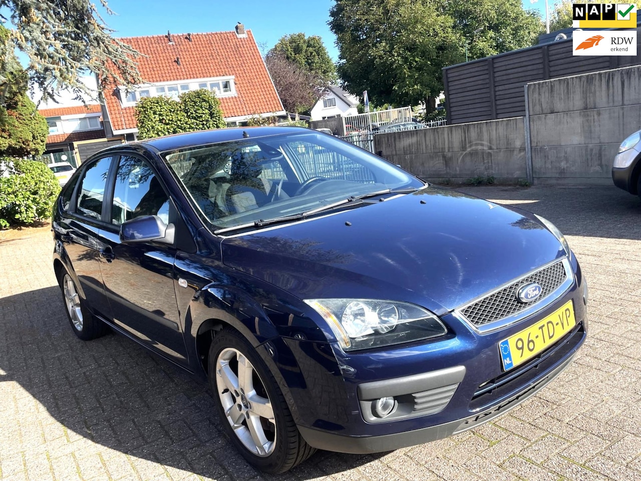 Ford Focus - 2.0-16V-Airco-Cruise-Velgen-Motor loopt niet goed - AutoWereld.nl